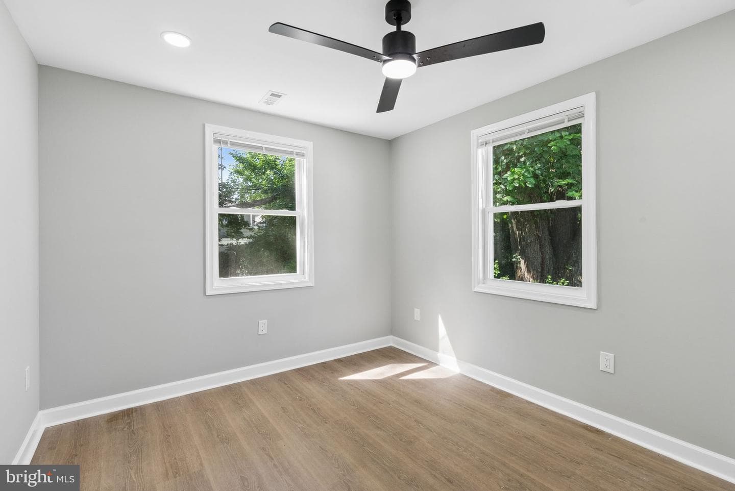 111 Oak Street photo 21