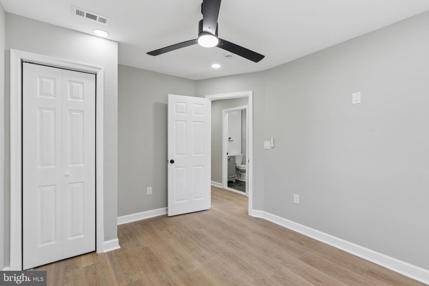 111 Oak Street photo 22