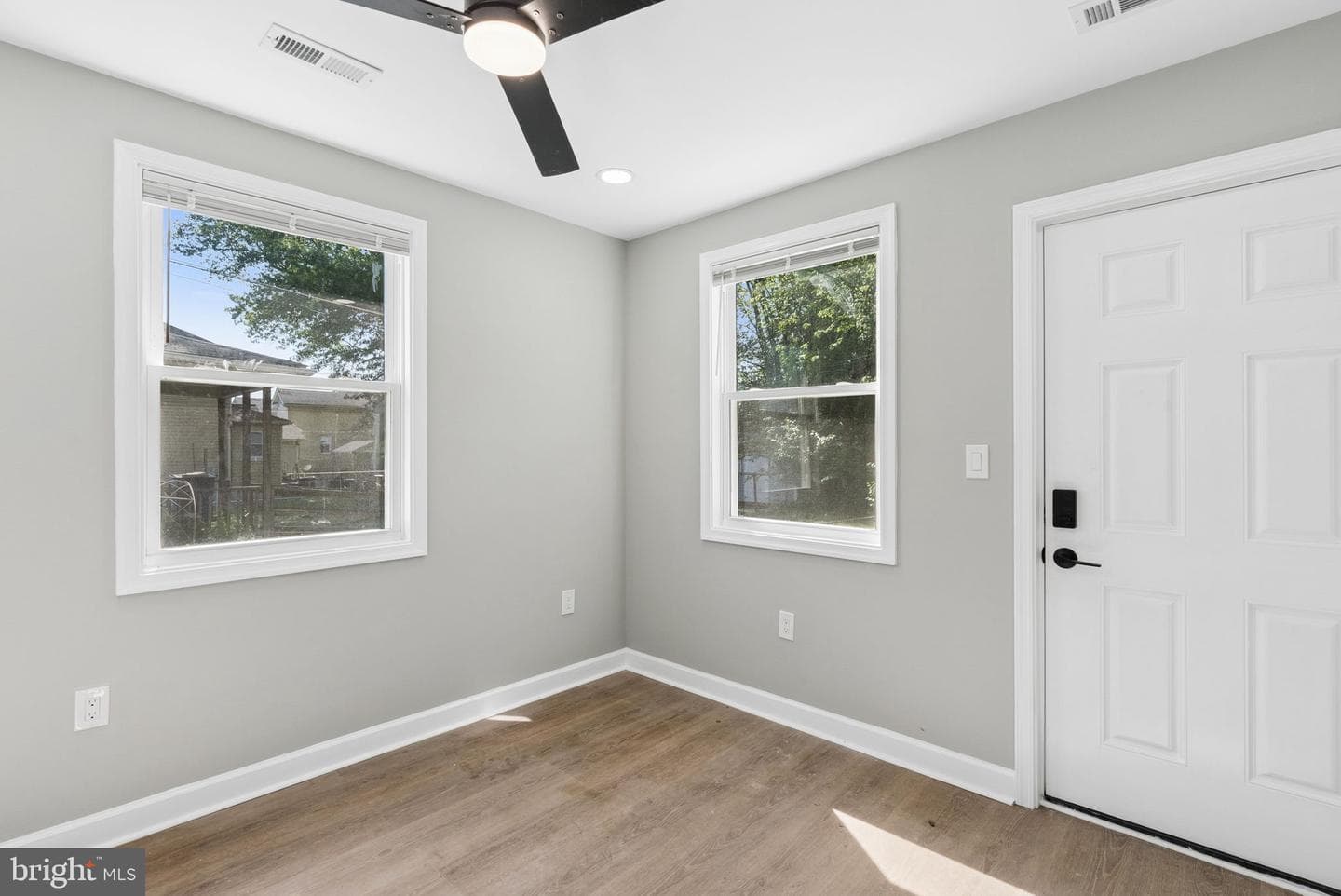 111 Oak Street photo 23