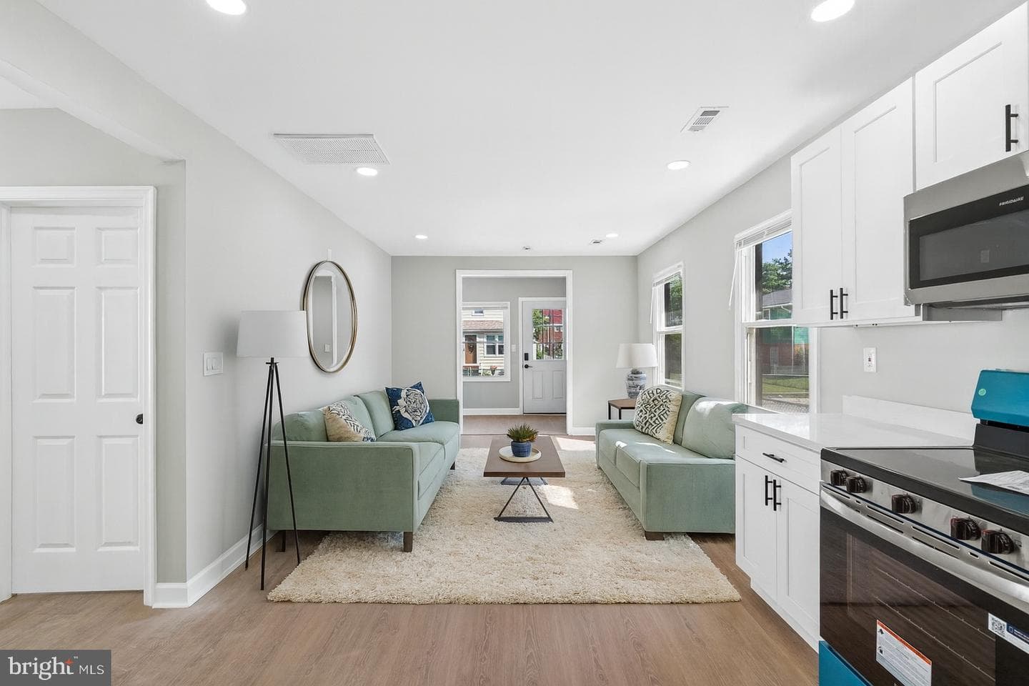111 Oak Street photo 3