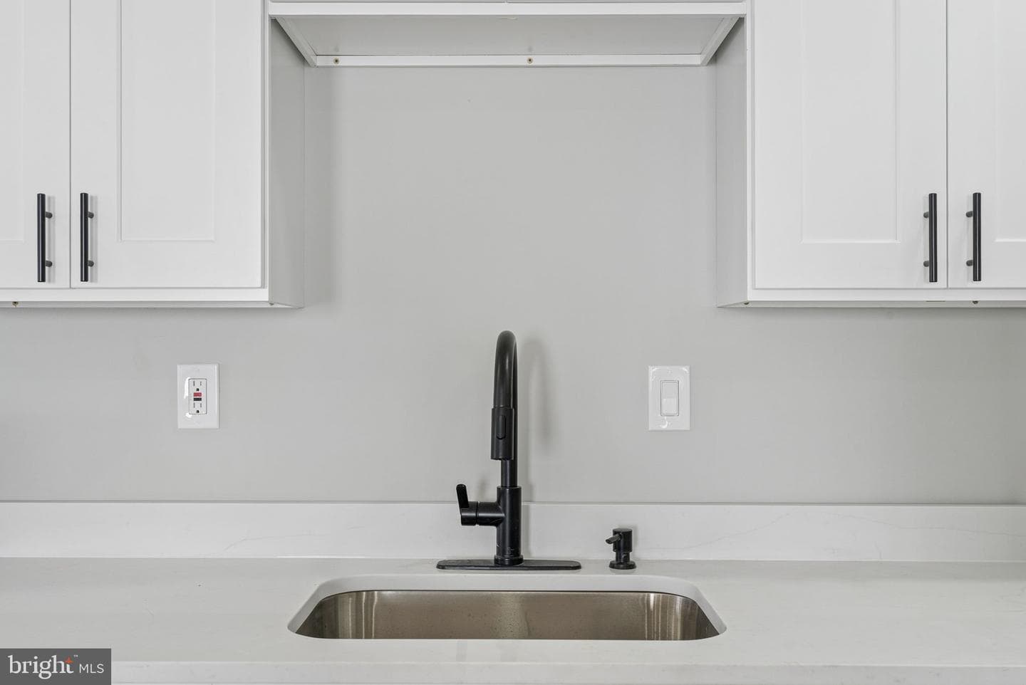 111 Oak Street photo 8