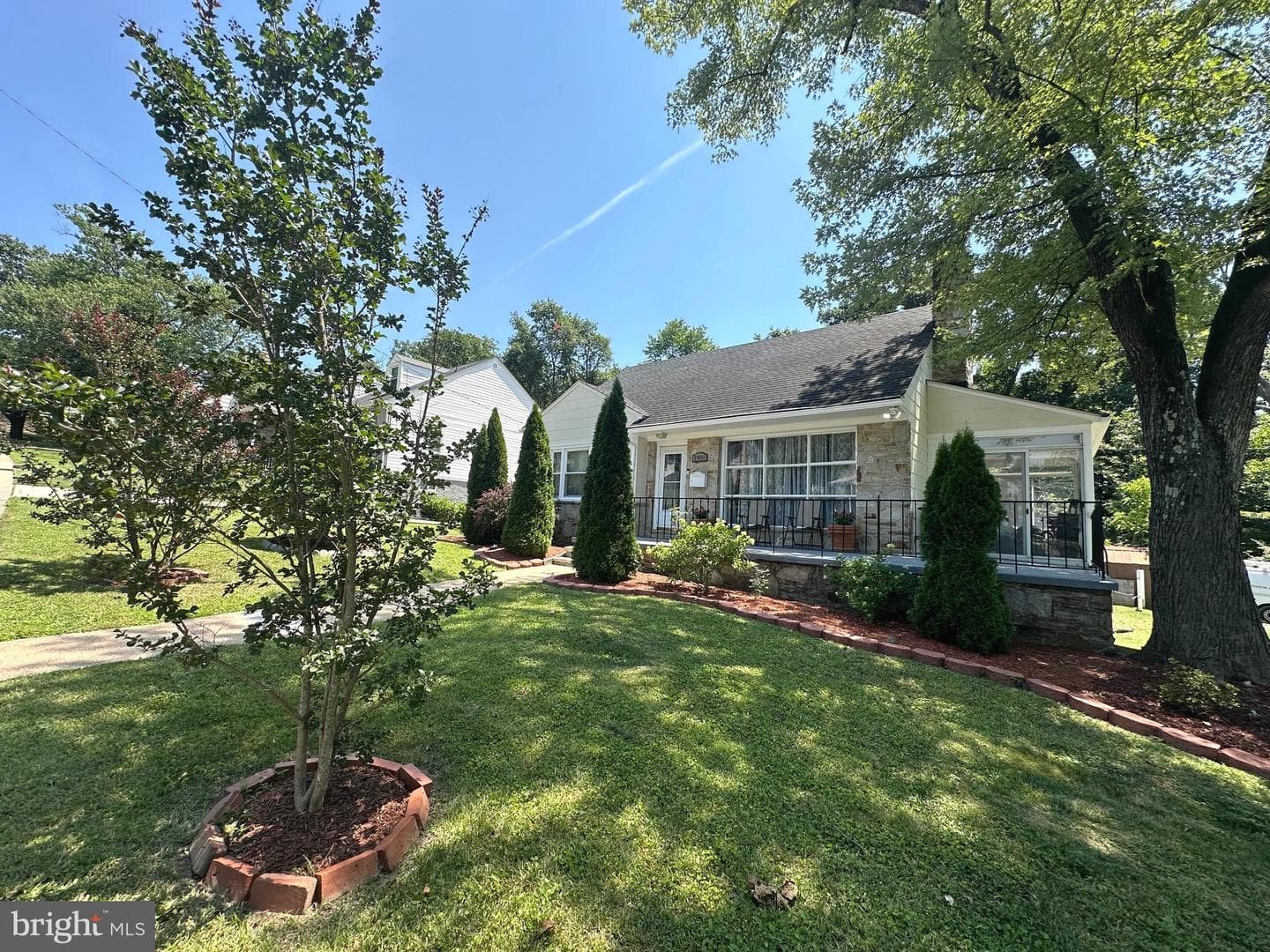 1901 Hillcrest Road photo 4