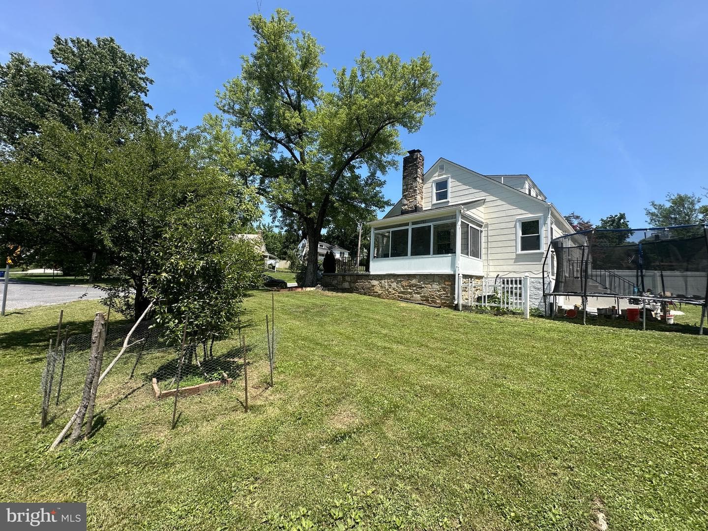1901 Hillcrest Road photo 9