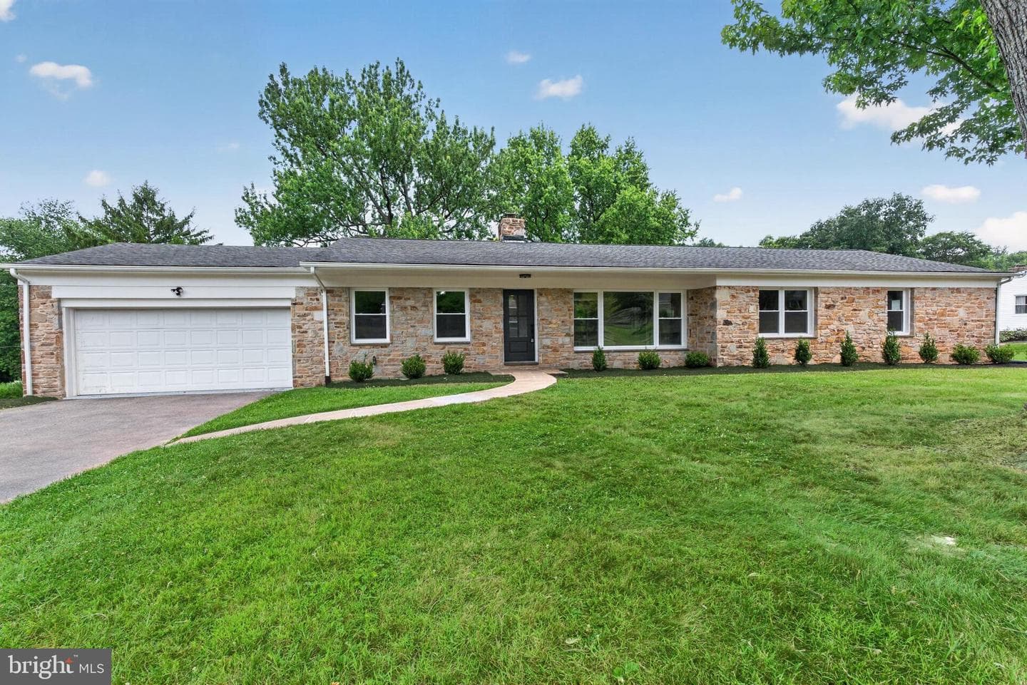 1127 Gypsy Lane W photo 4