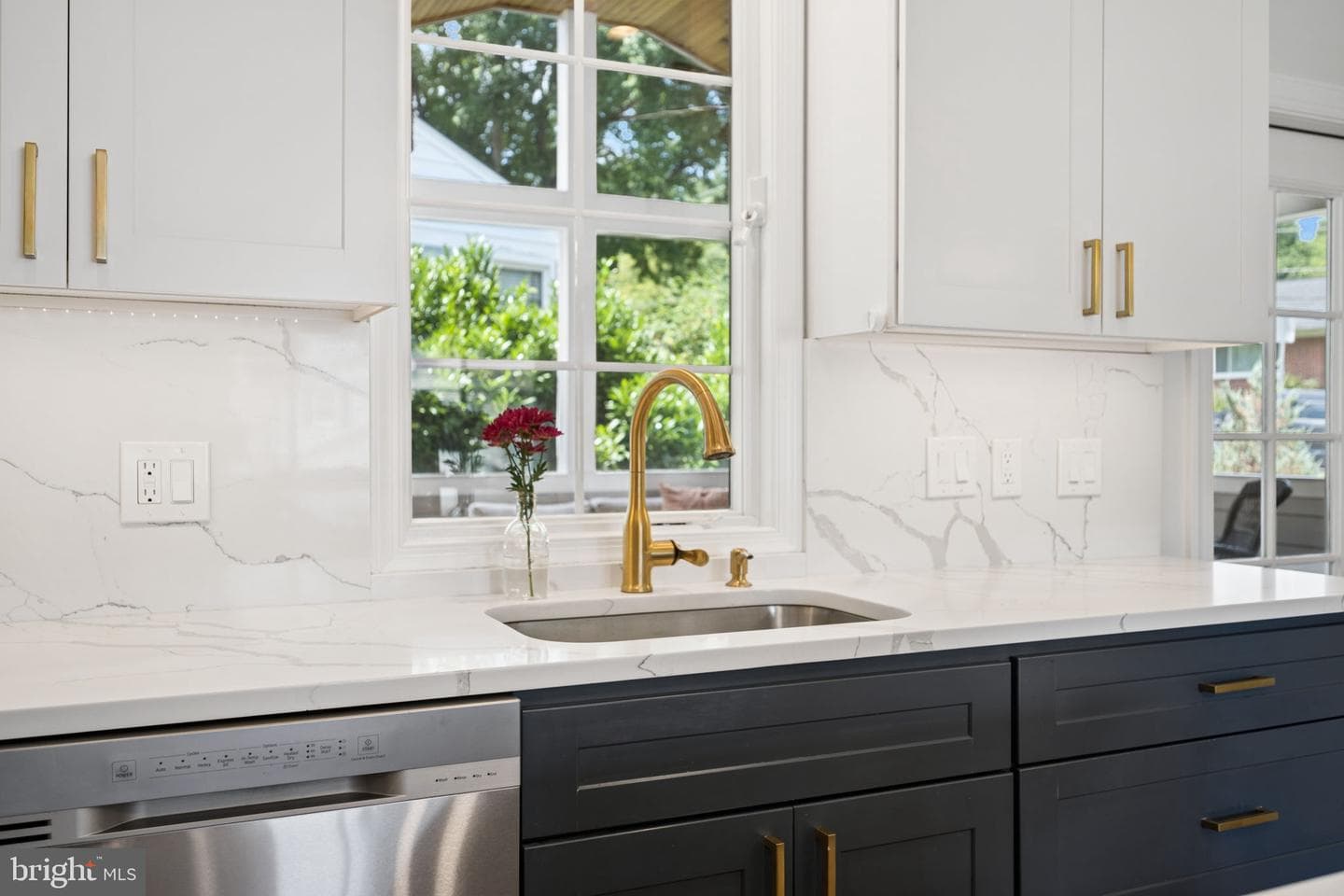 2015 Devere Lane photo 17