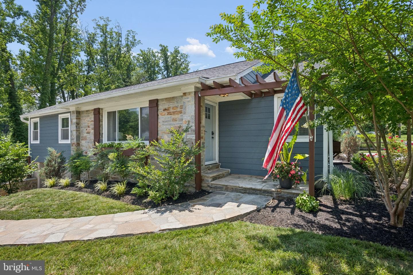 2015 Devere Lane photo 3