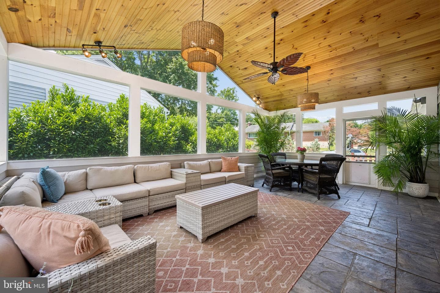 2015 Devere Lane photo 41