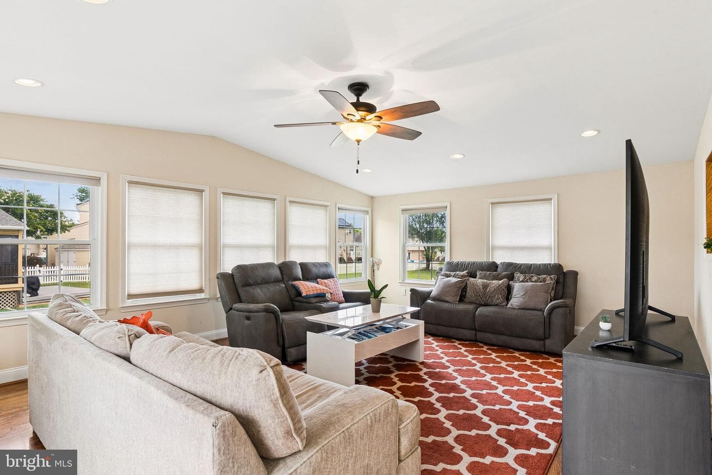 4725 Greencove photo 15