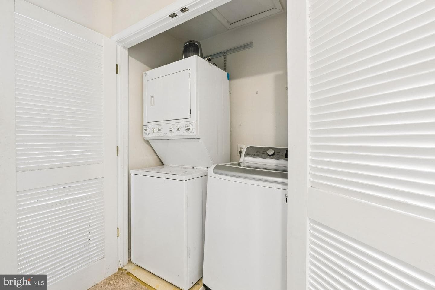 4725 Greencove photo 25