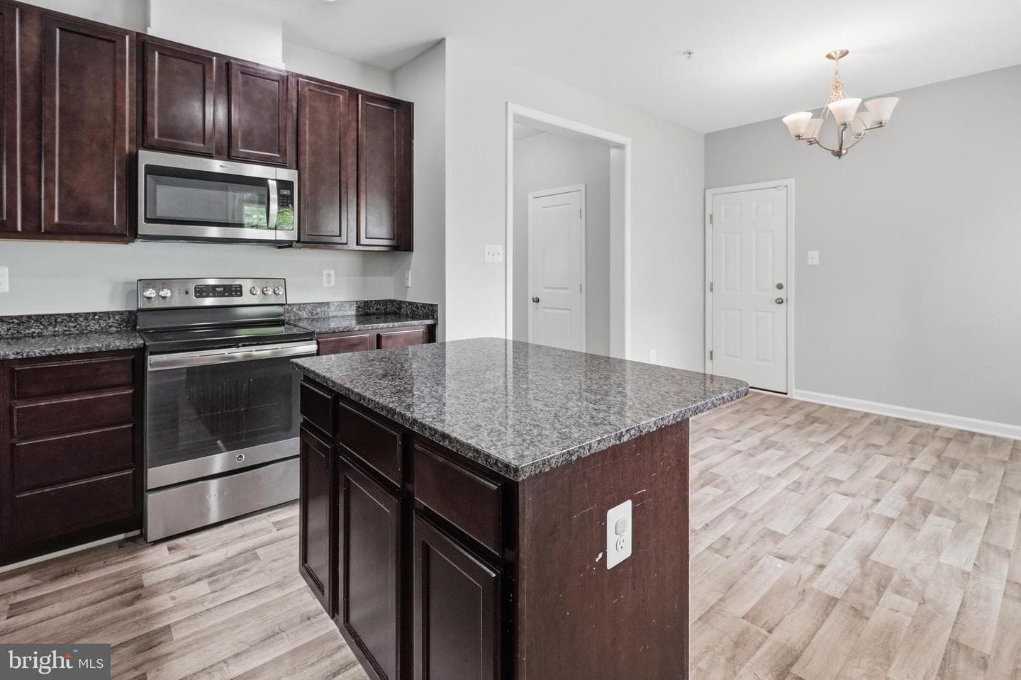 1621 Renaissance Drive photo 10