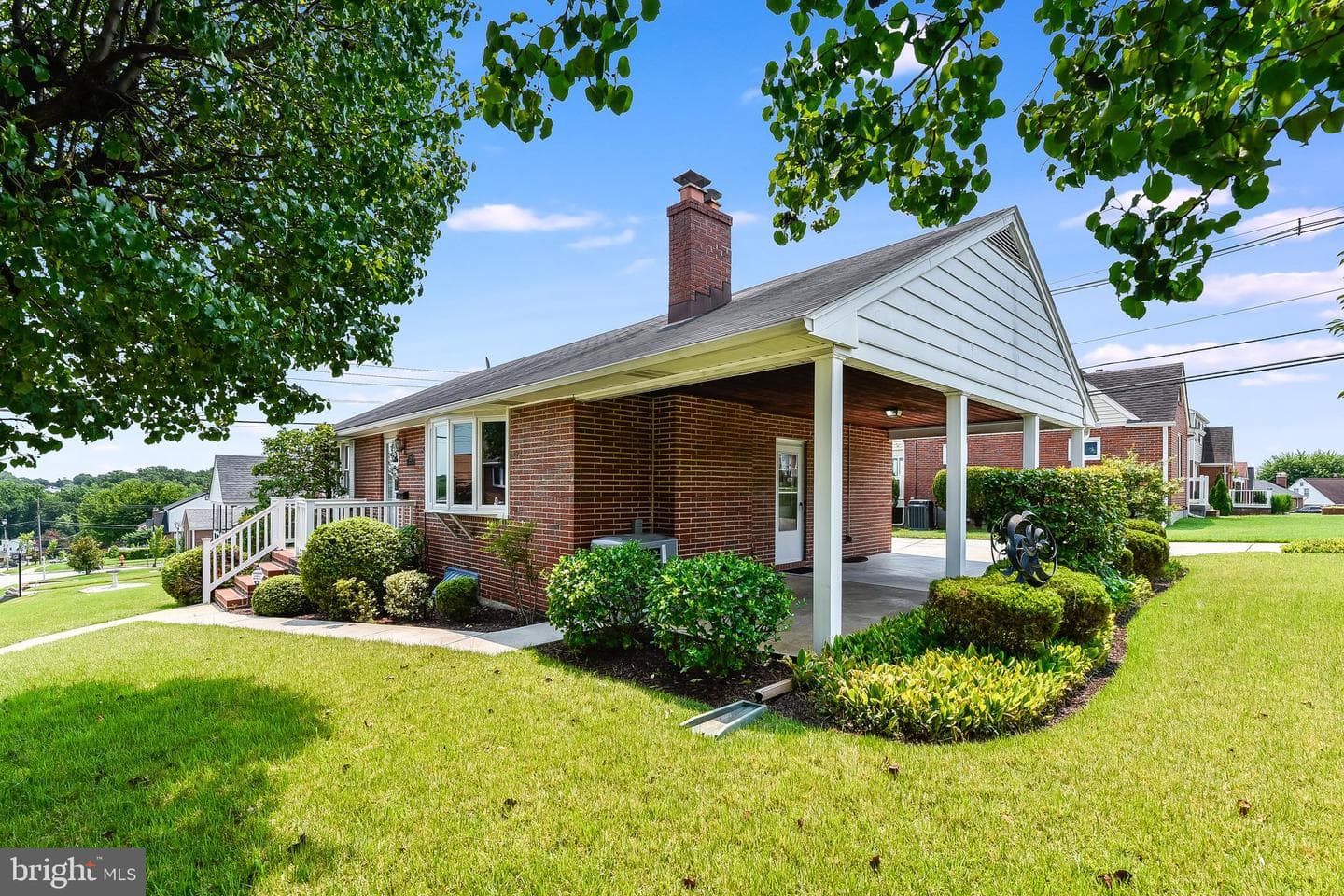 1528 Neighbors Avenue photo 3