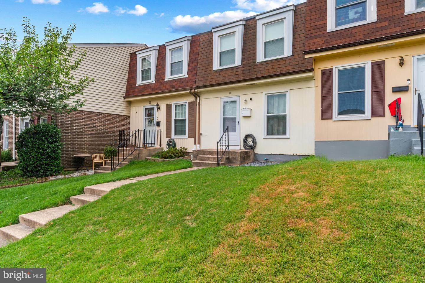 10 Mitnick Court photo 3