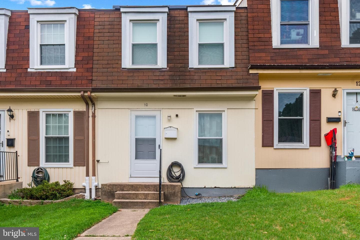10 Mitnick Court photo 4