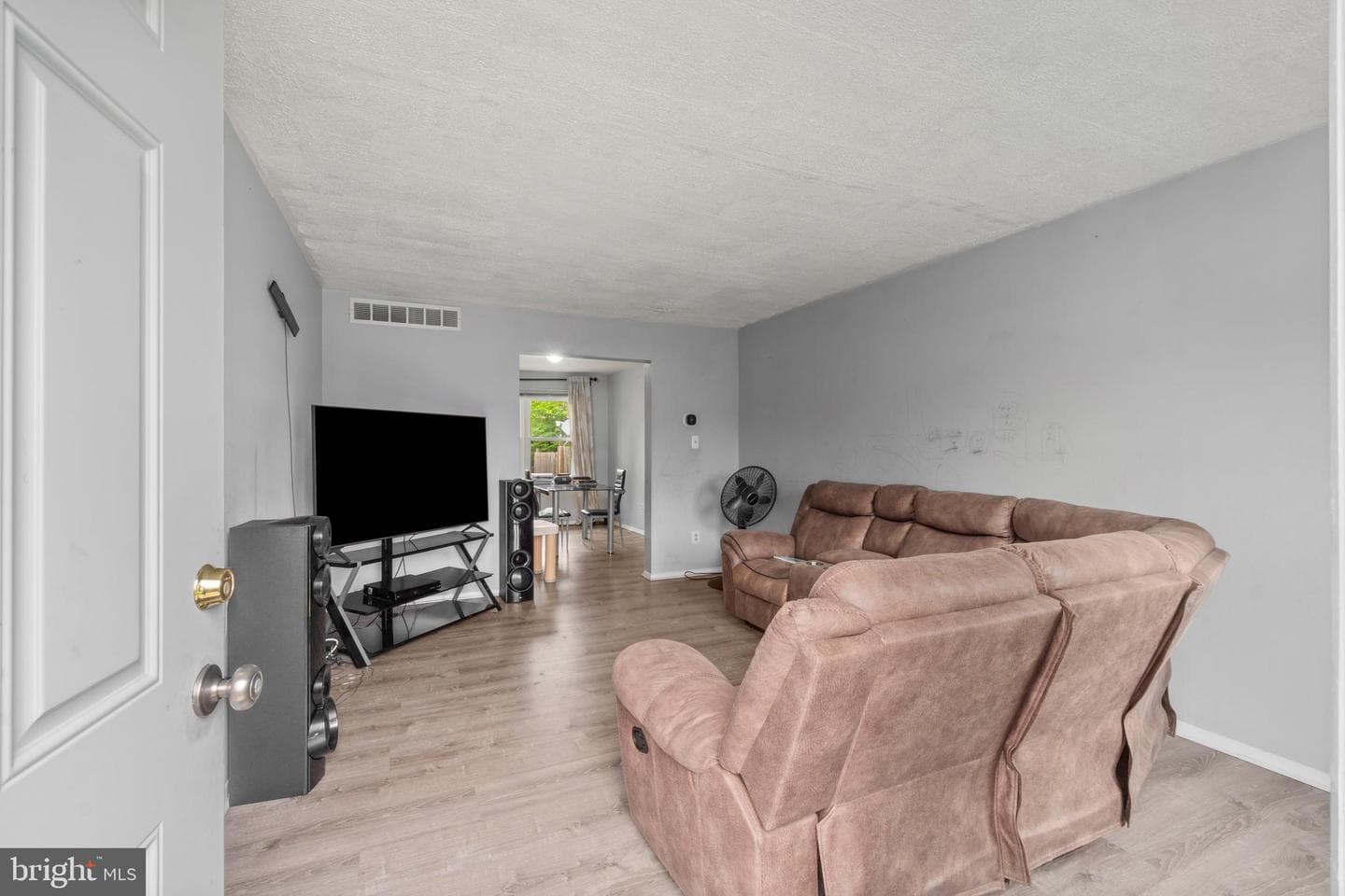 10 Mitnick Court photo 5