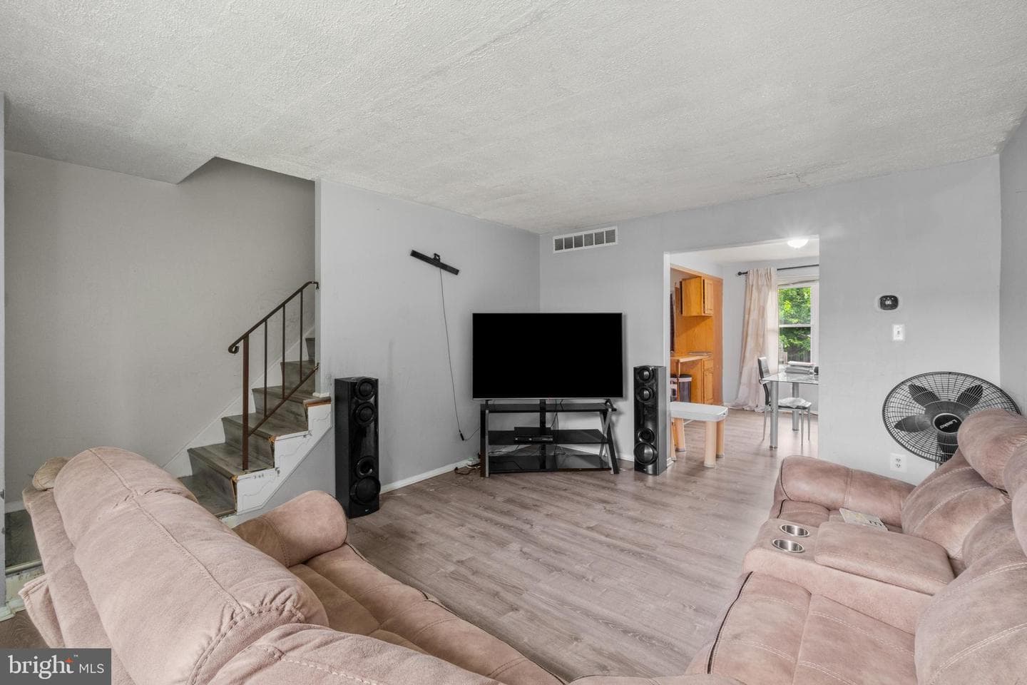 10 Mitnick Court photo 6
