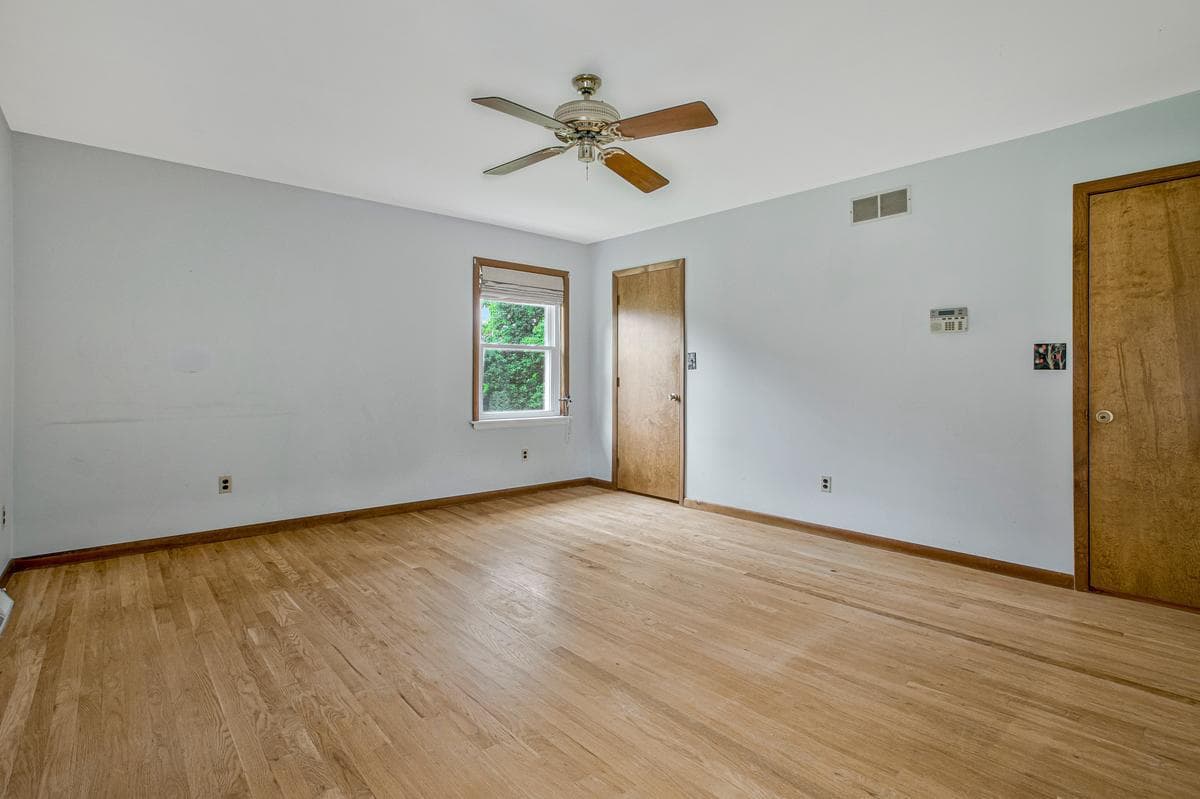 821 W Padonia Road photo 23