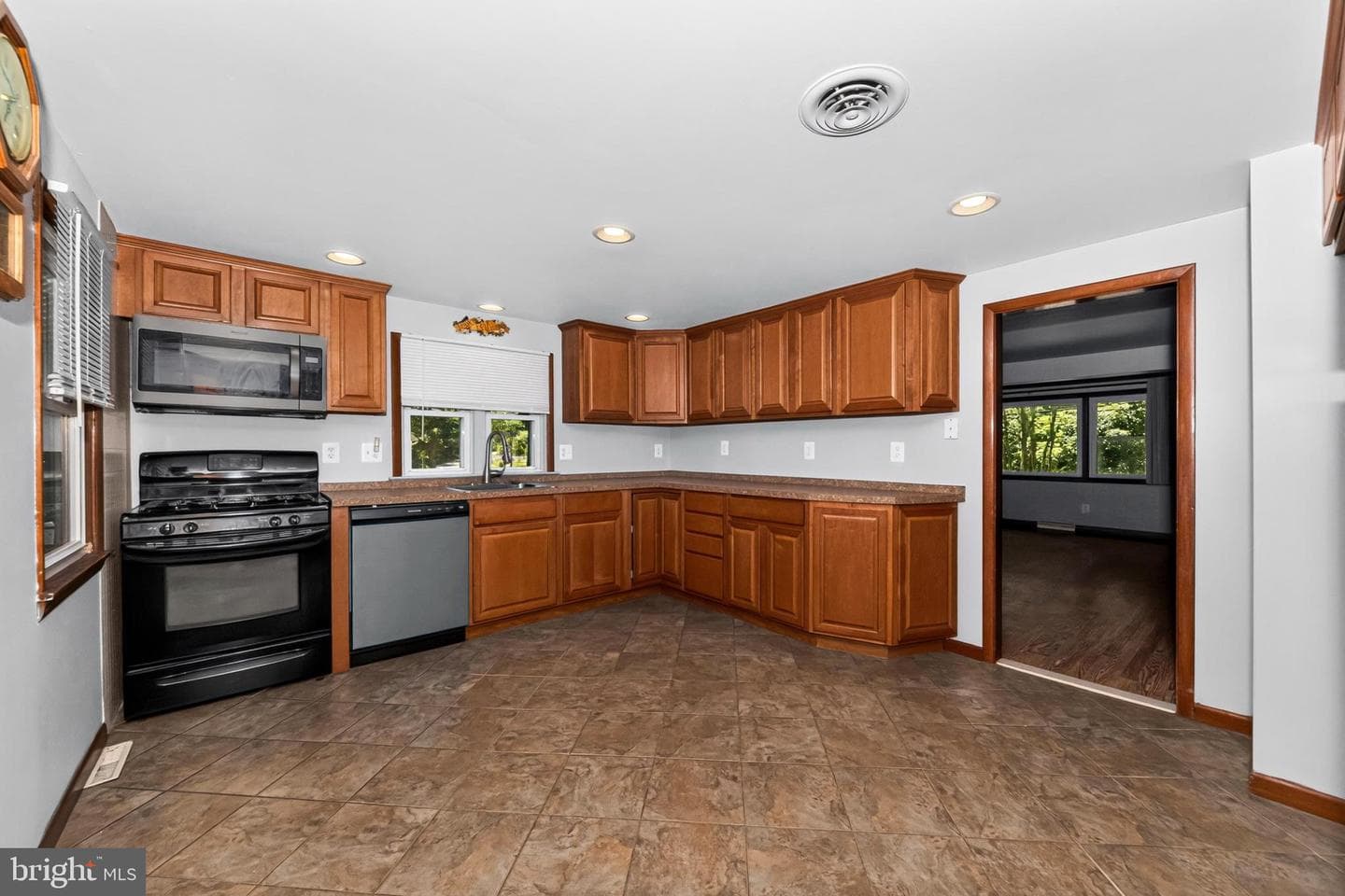 2021 Holly Neck, Baltimore