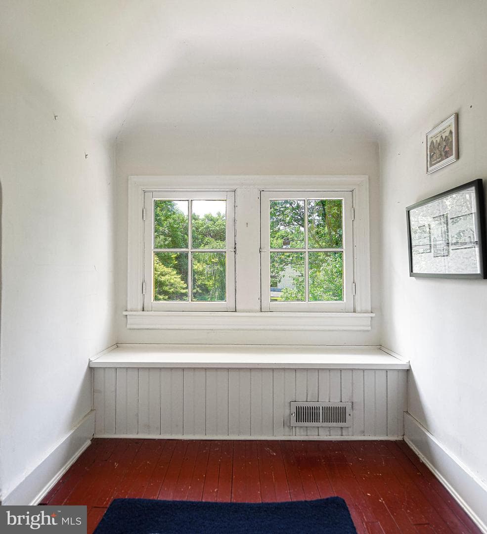 1014 Windsor Road photo 29