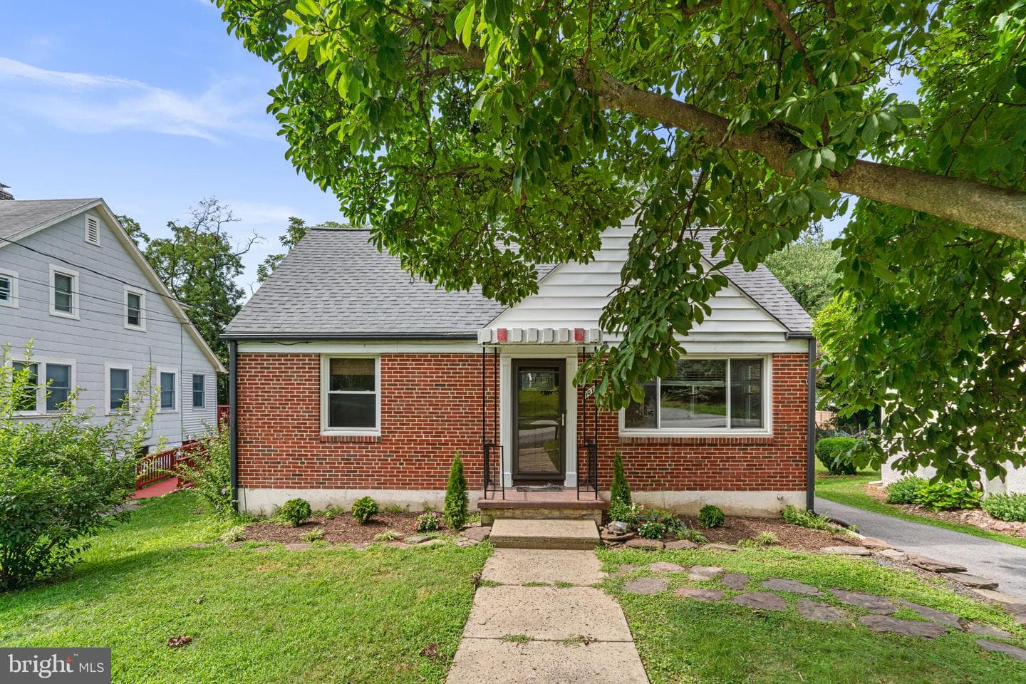 907 Woodsdale Road photo 1