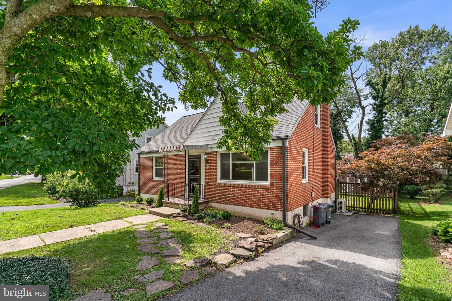 907 Woodsdale Road photo 3