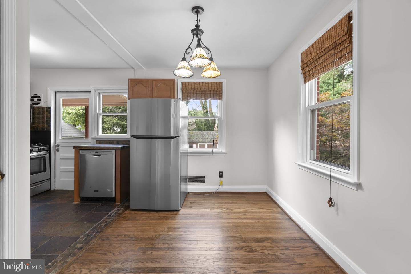 907 Woodsdale Road photo 8