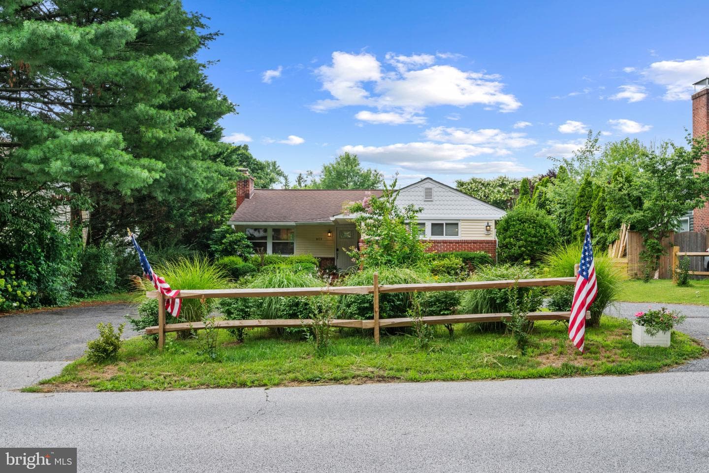 803 Joppa Road W photo 1