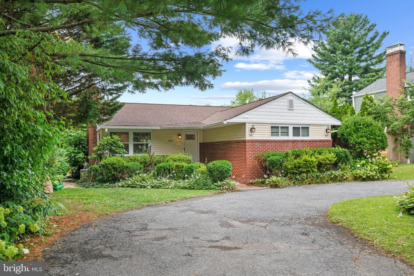 803 Joppa Road W photo 3