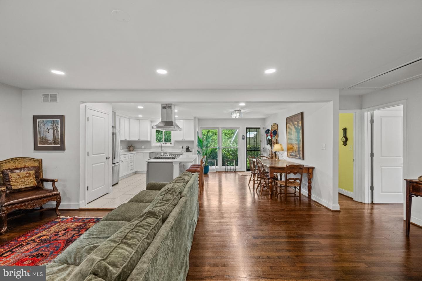 803 Joppa Road W photo 5