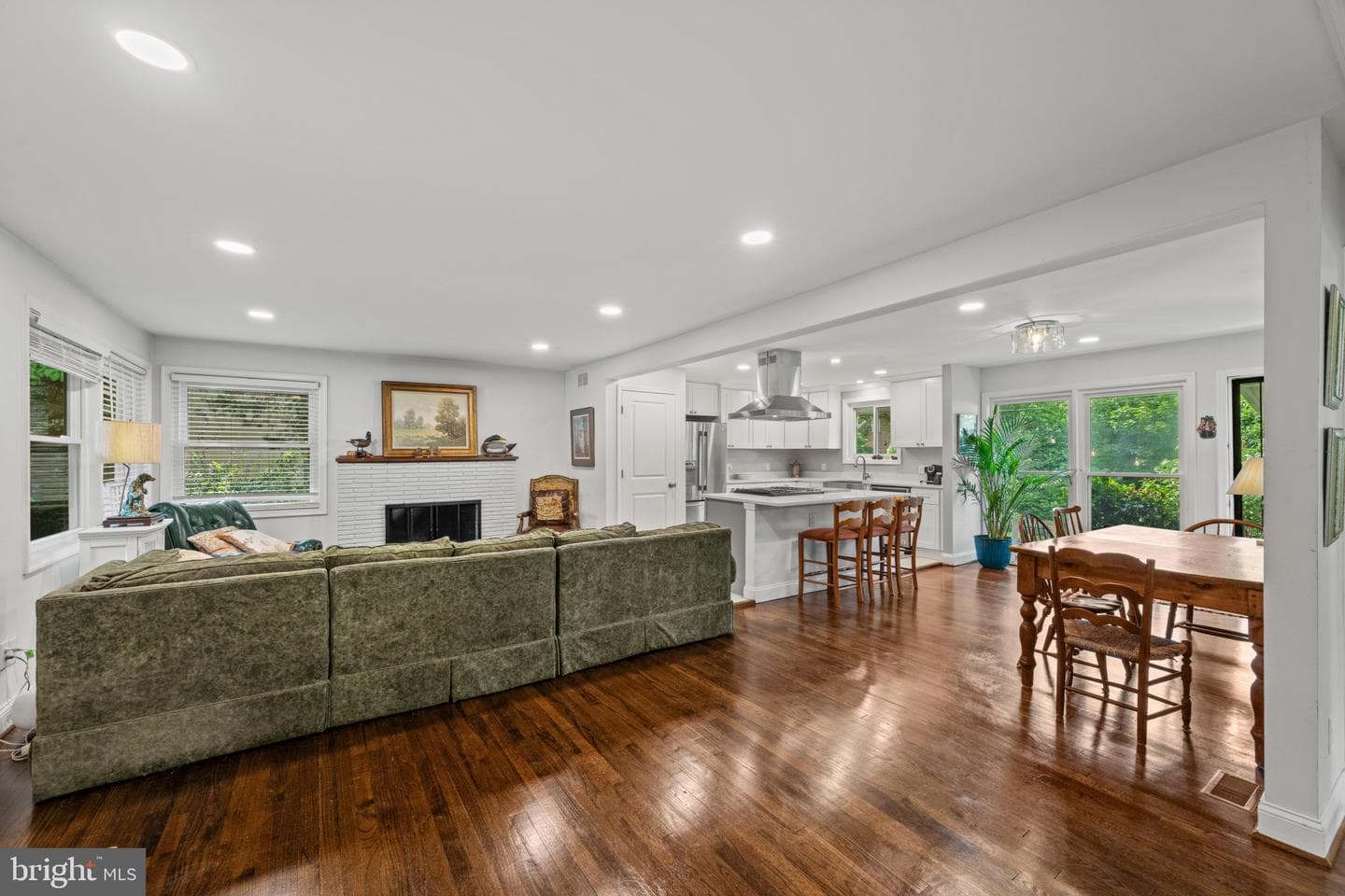 803 Joppa Road W photo 6