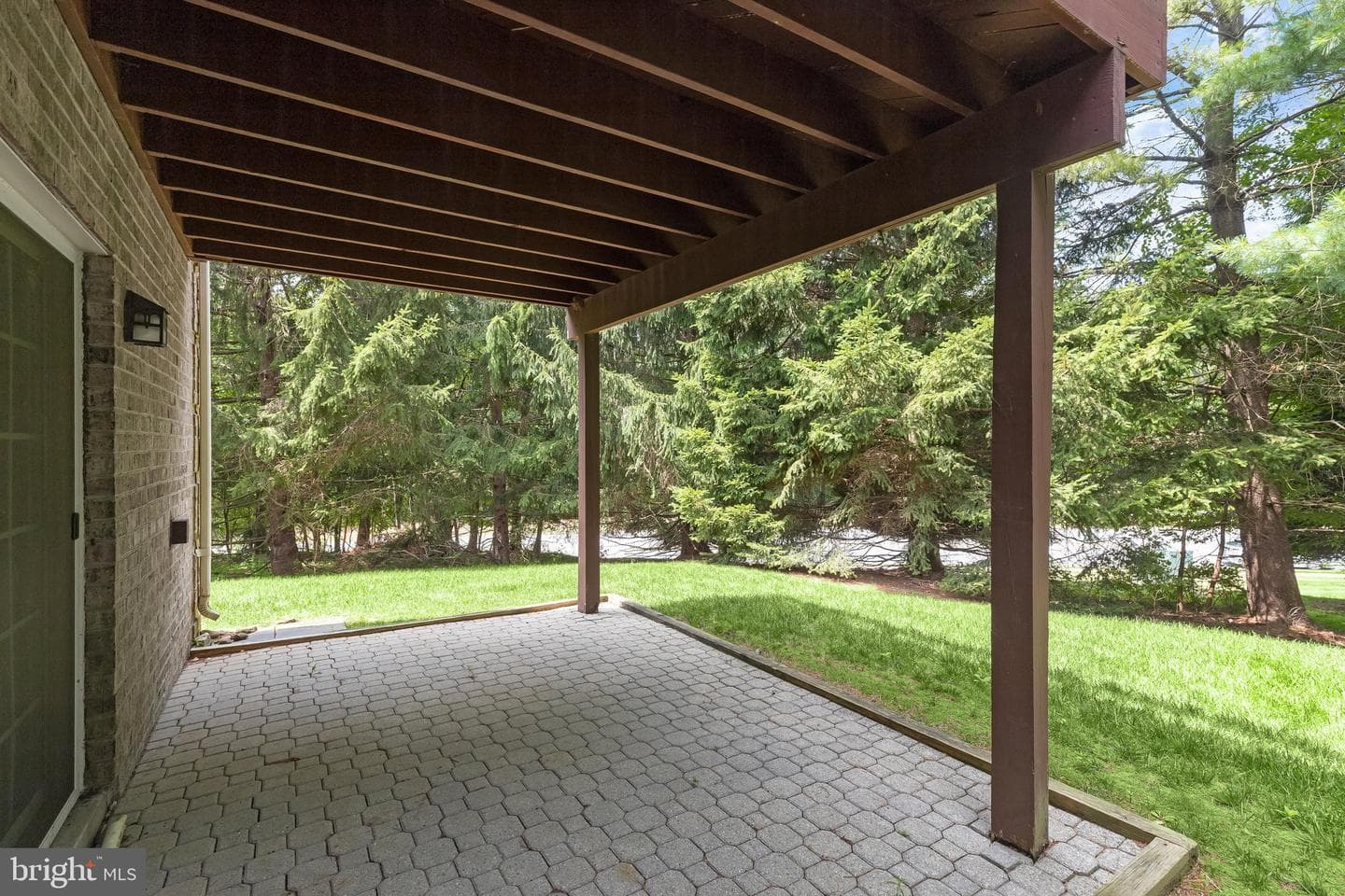 16 Hewetson Court photo 37