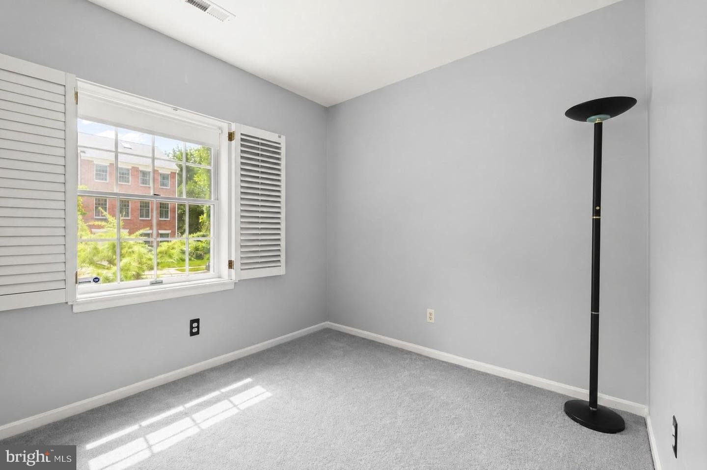 16 Hewetson Court photo 43