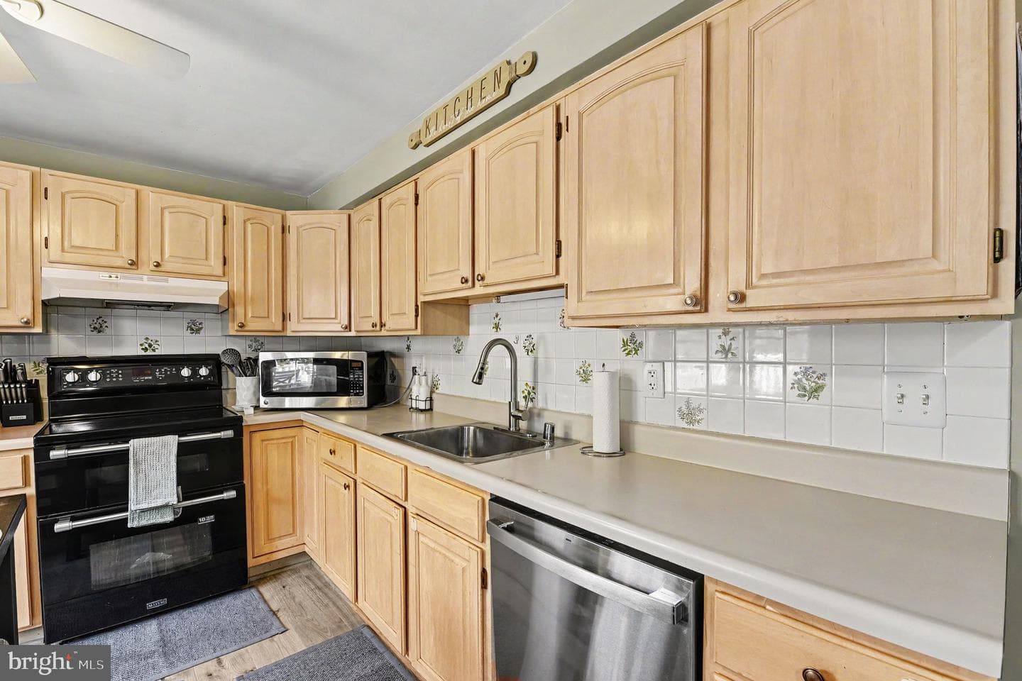 9121 Deviation Road photo 11