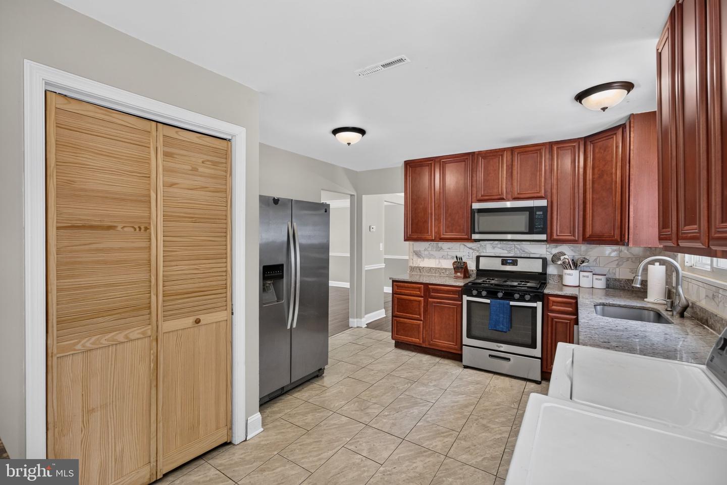 2106 N Rolling Road N photo 10