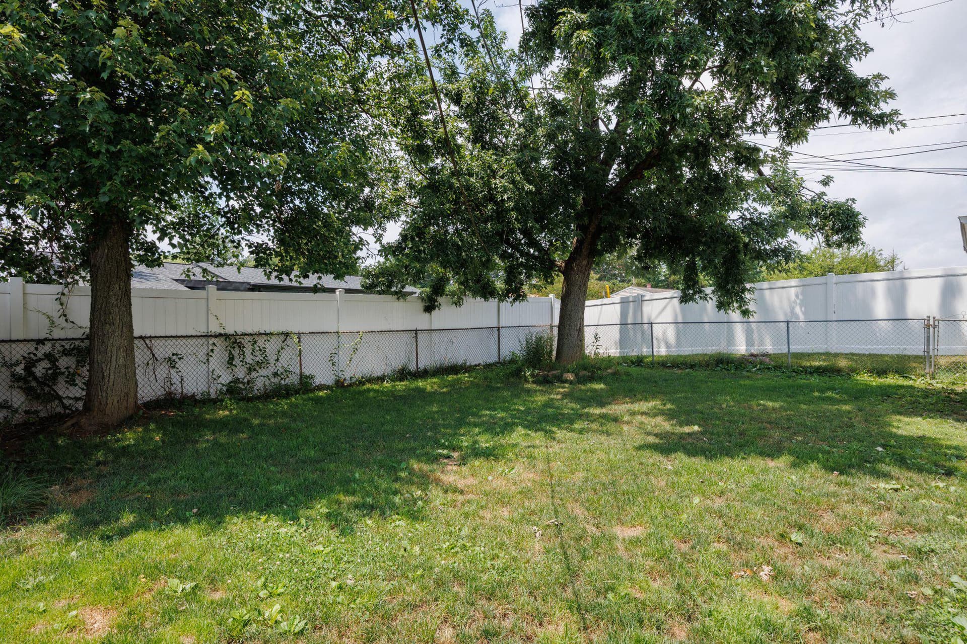 2106 N Rolling Road N photo 22