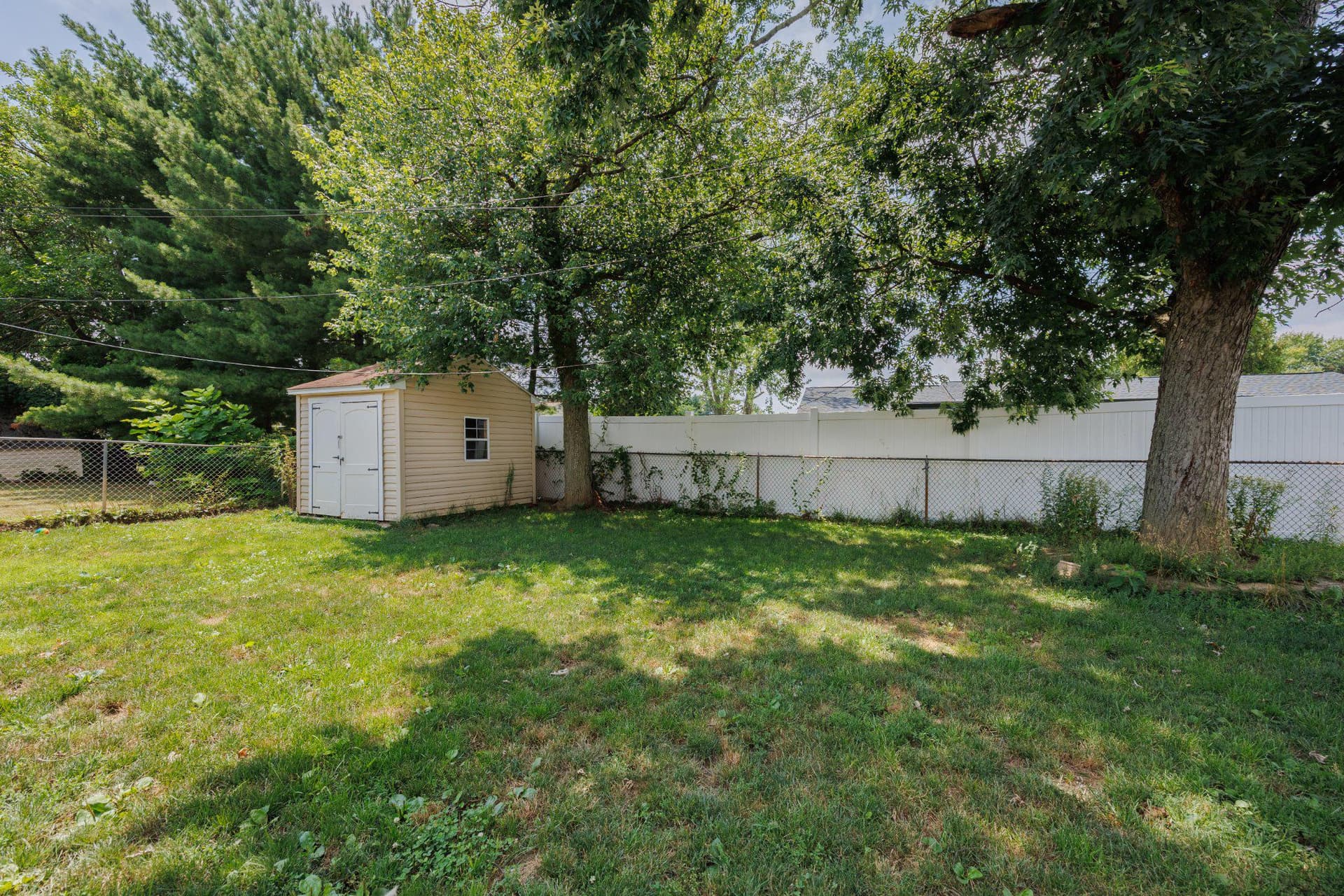2106 N Rolling Road N photo 23