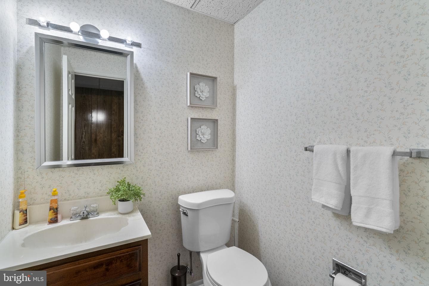 300 Stonehurst Road photo 48