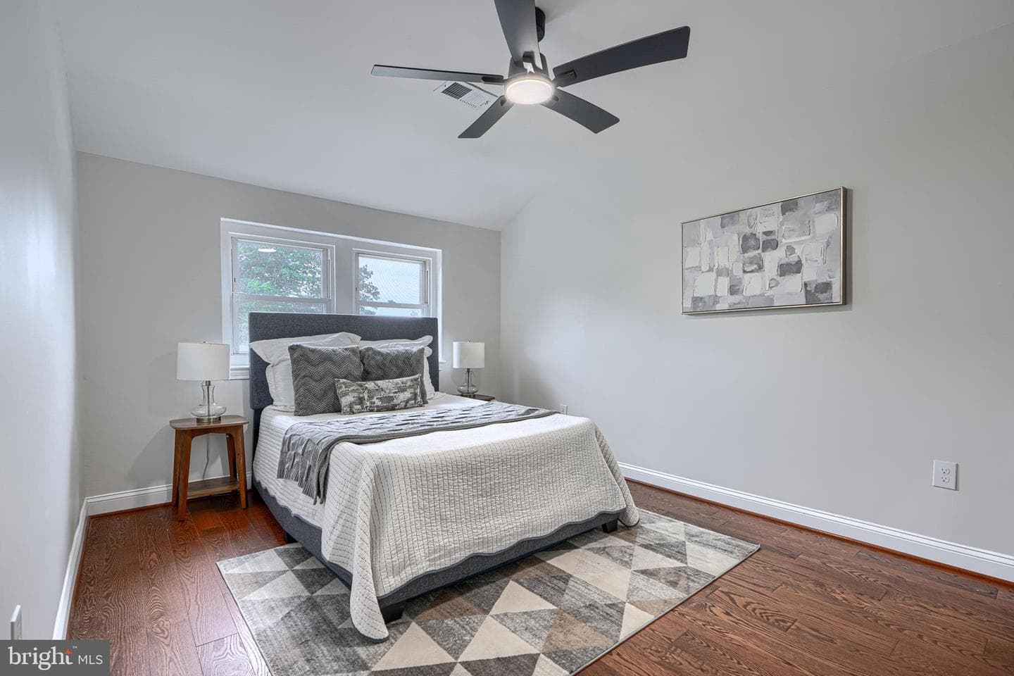 260 Ridge Avenue photo 17