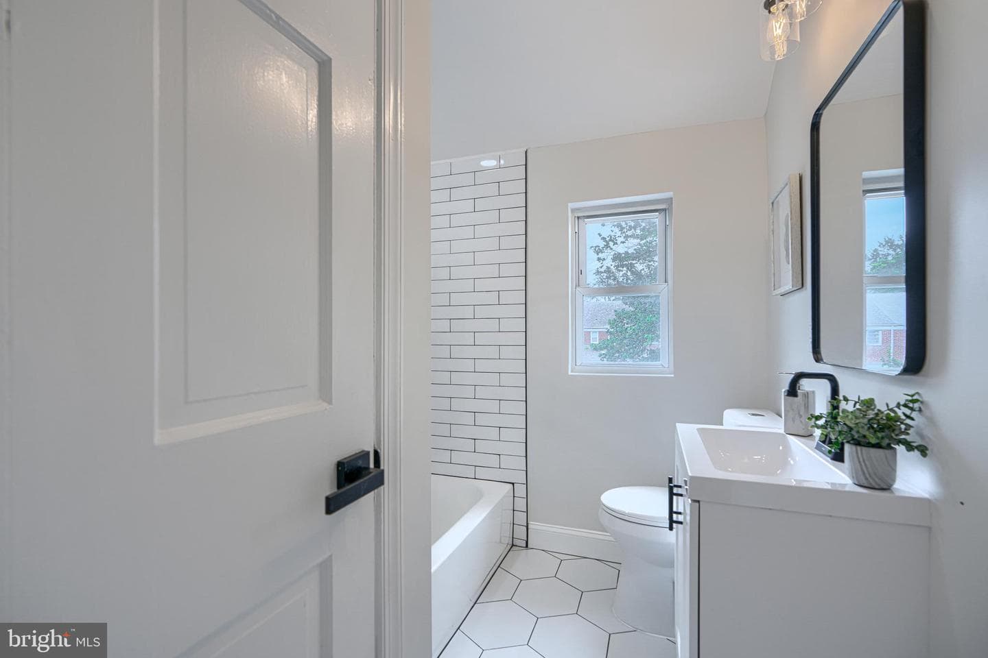 260 Ridge Avenue photo 19