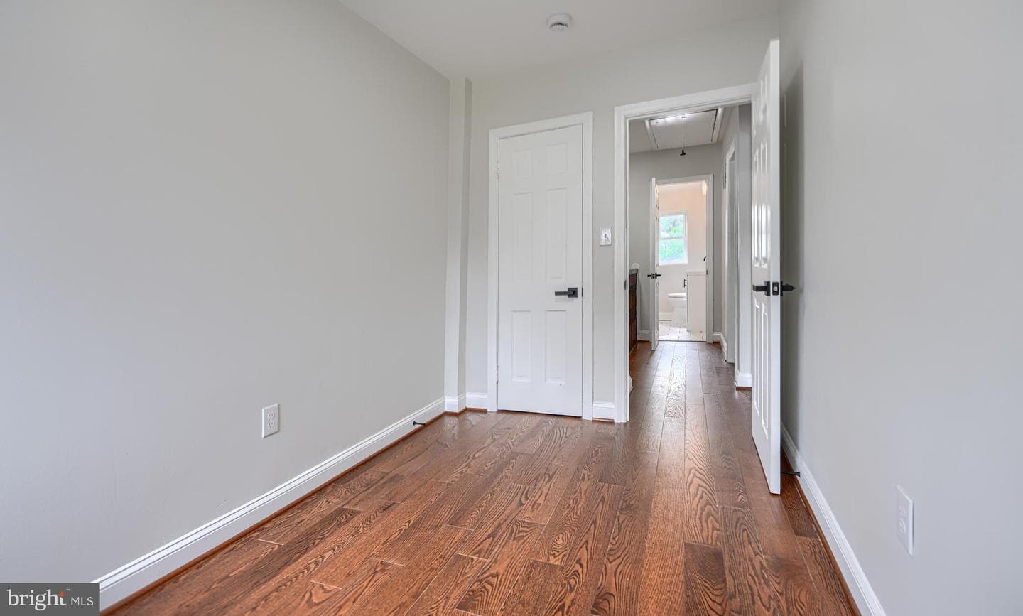 260 Ridge Avenue photo 26