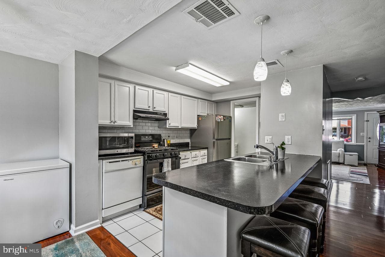 2757 Yarnall Road photo 5