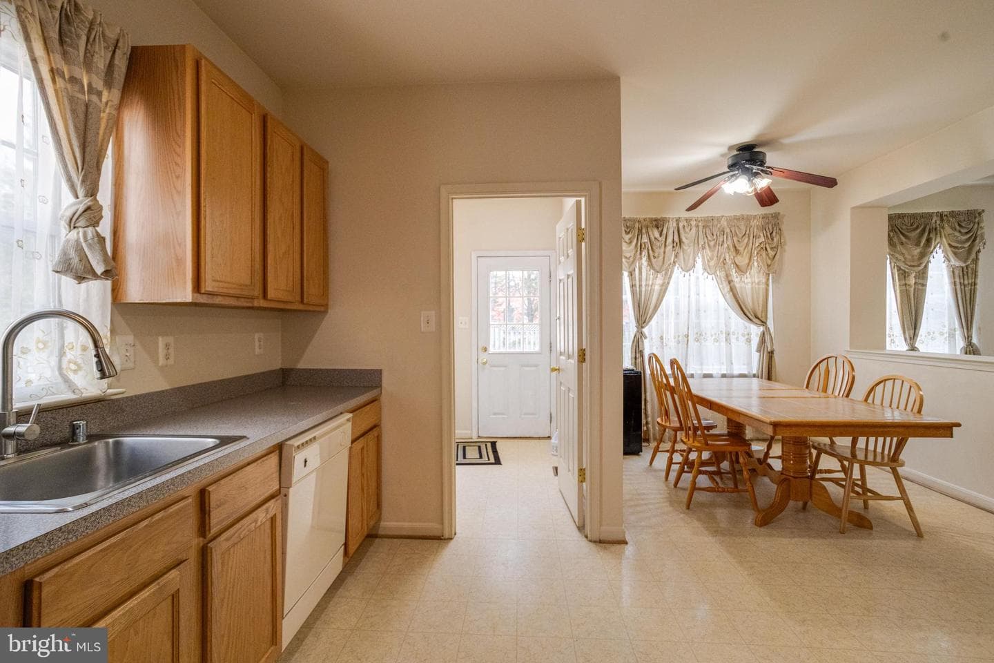 221 Seamaster Road photo 27