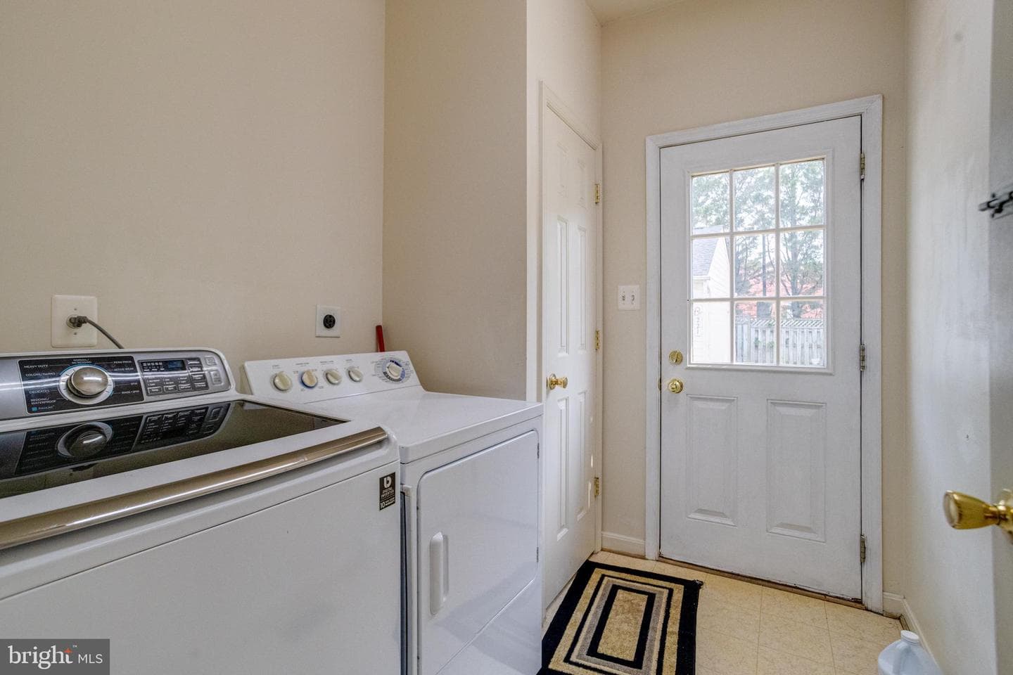 221 Seamaster Road photo 32