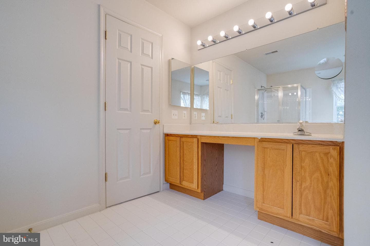 221 Seamaster Road photo 44