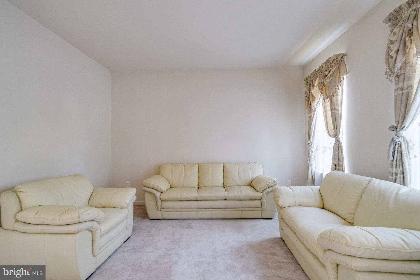 221 Seamaster Road photo 6