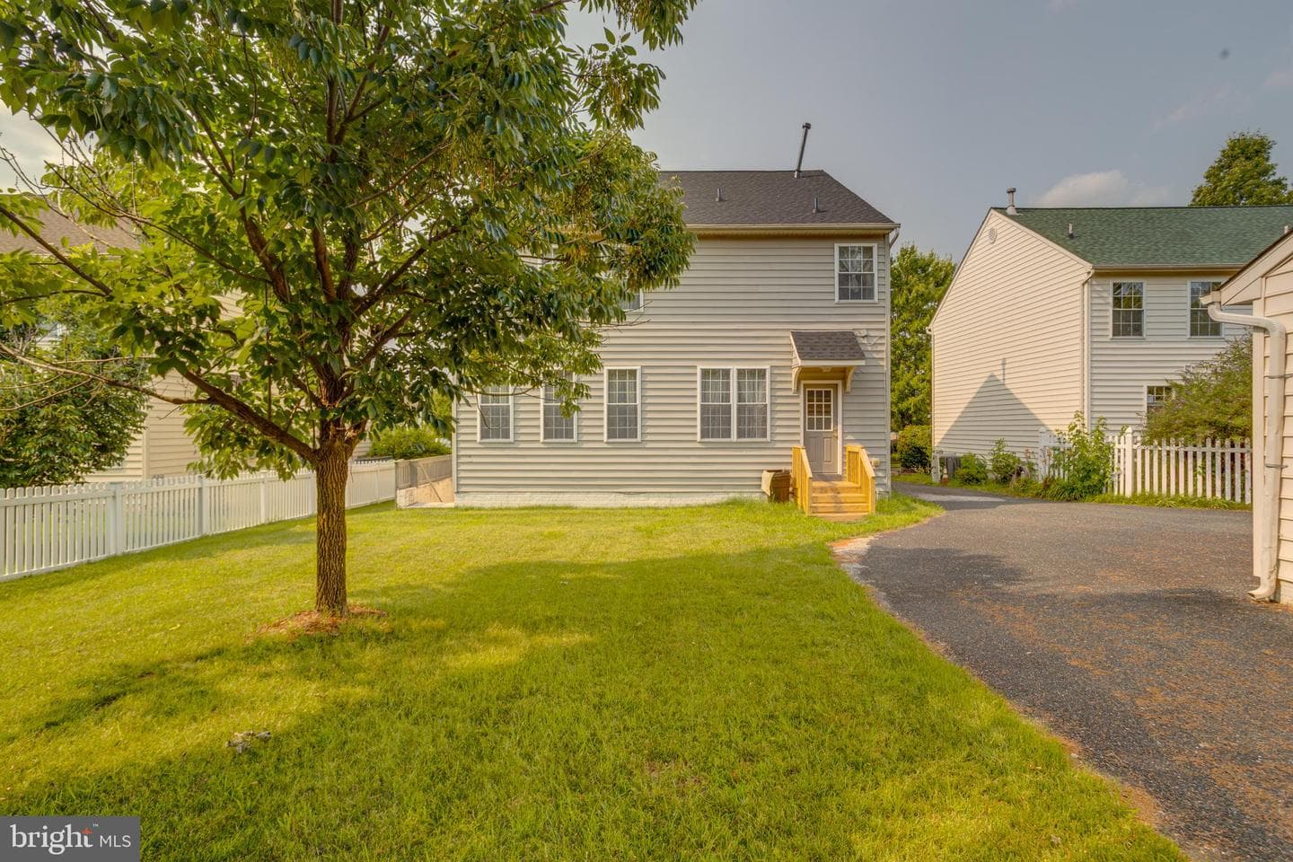 221 Seamaster Road photo 68