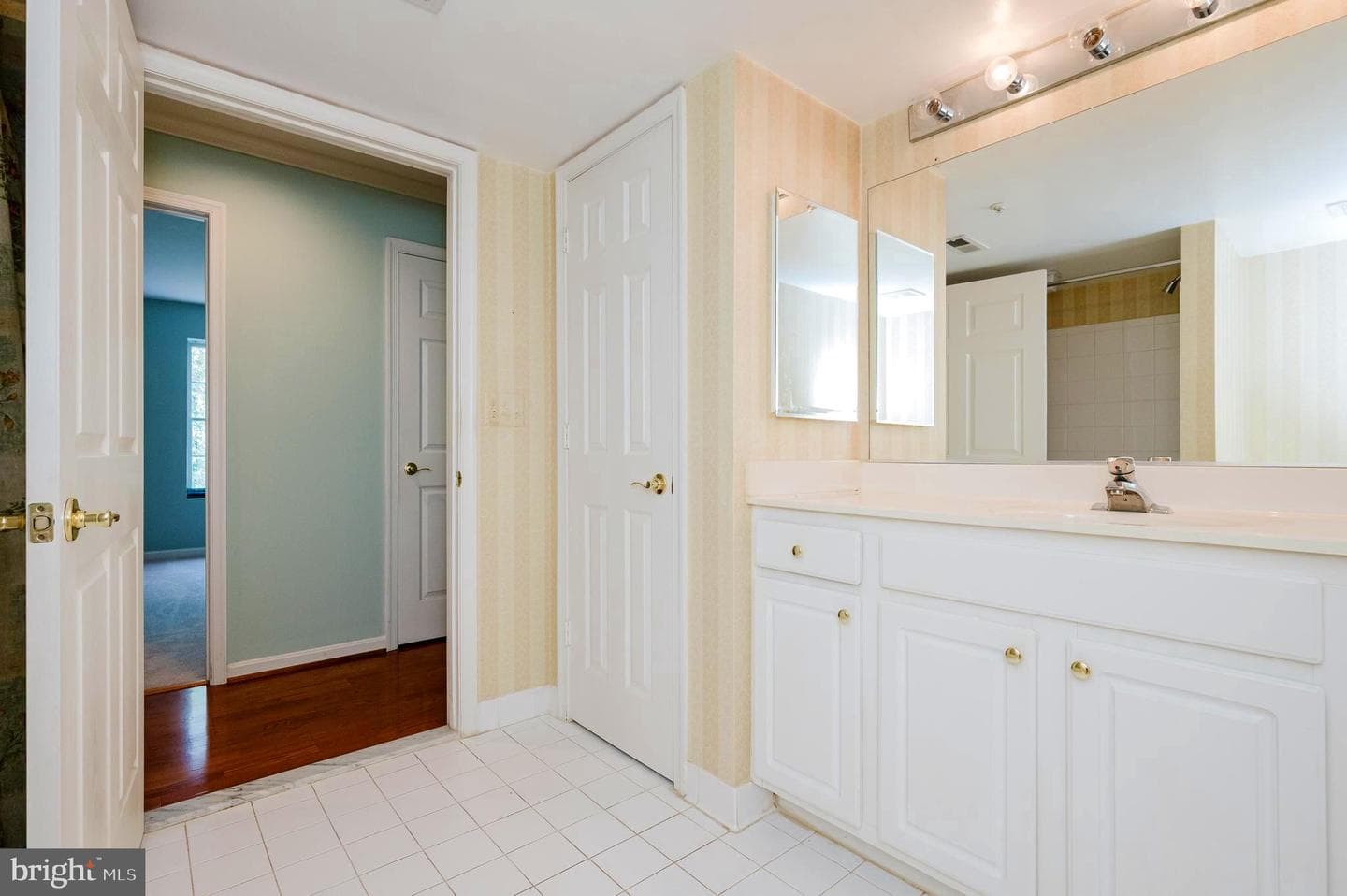 620 Straffan Drive #302 photo 31