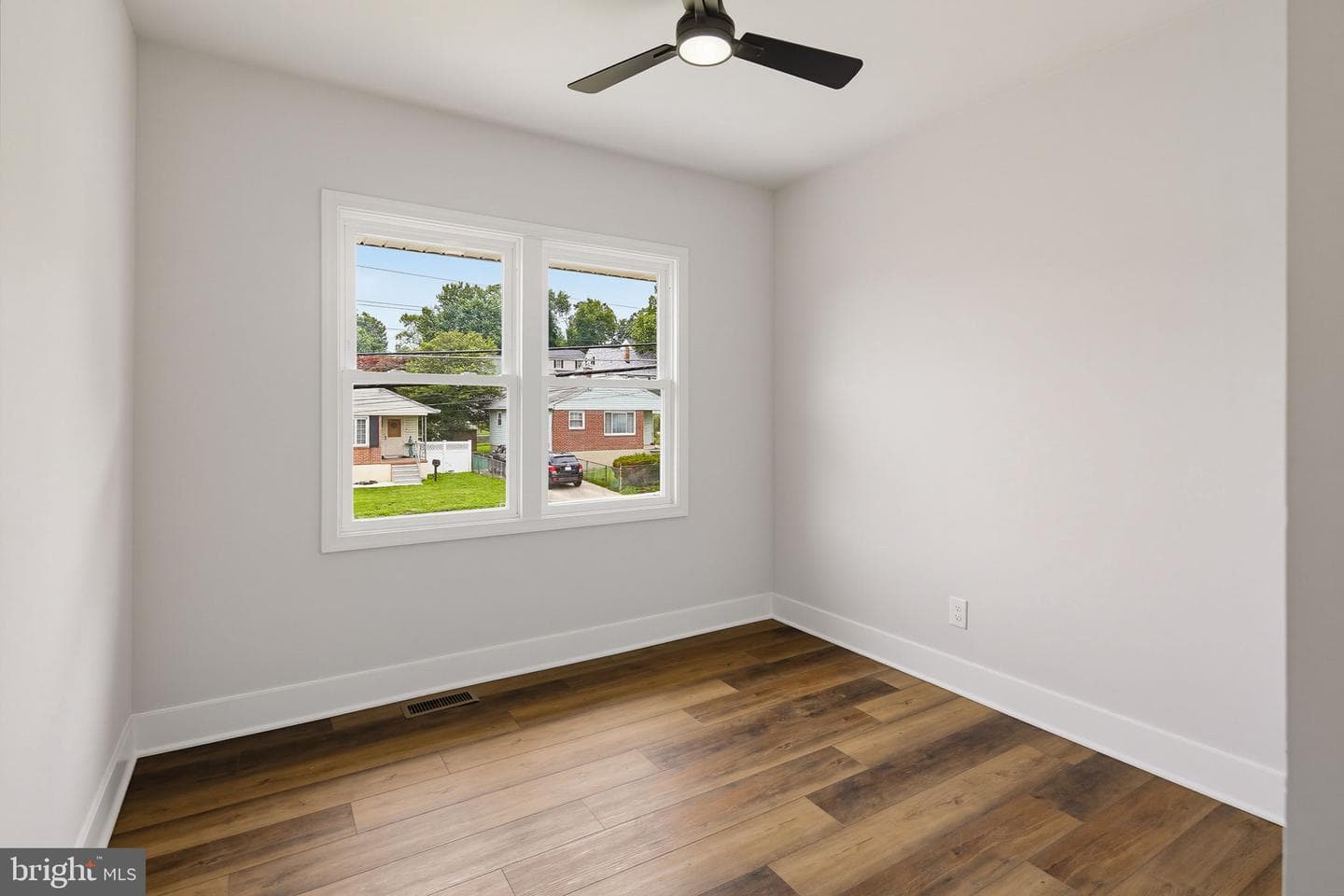 323 3rd Avenue photo 11
