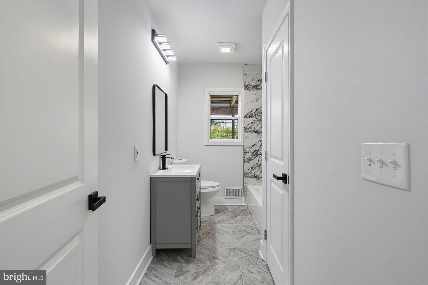 323 3rd Avenue photo 13
