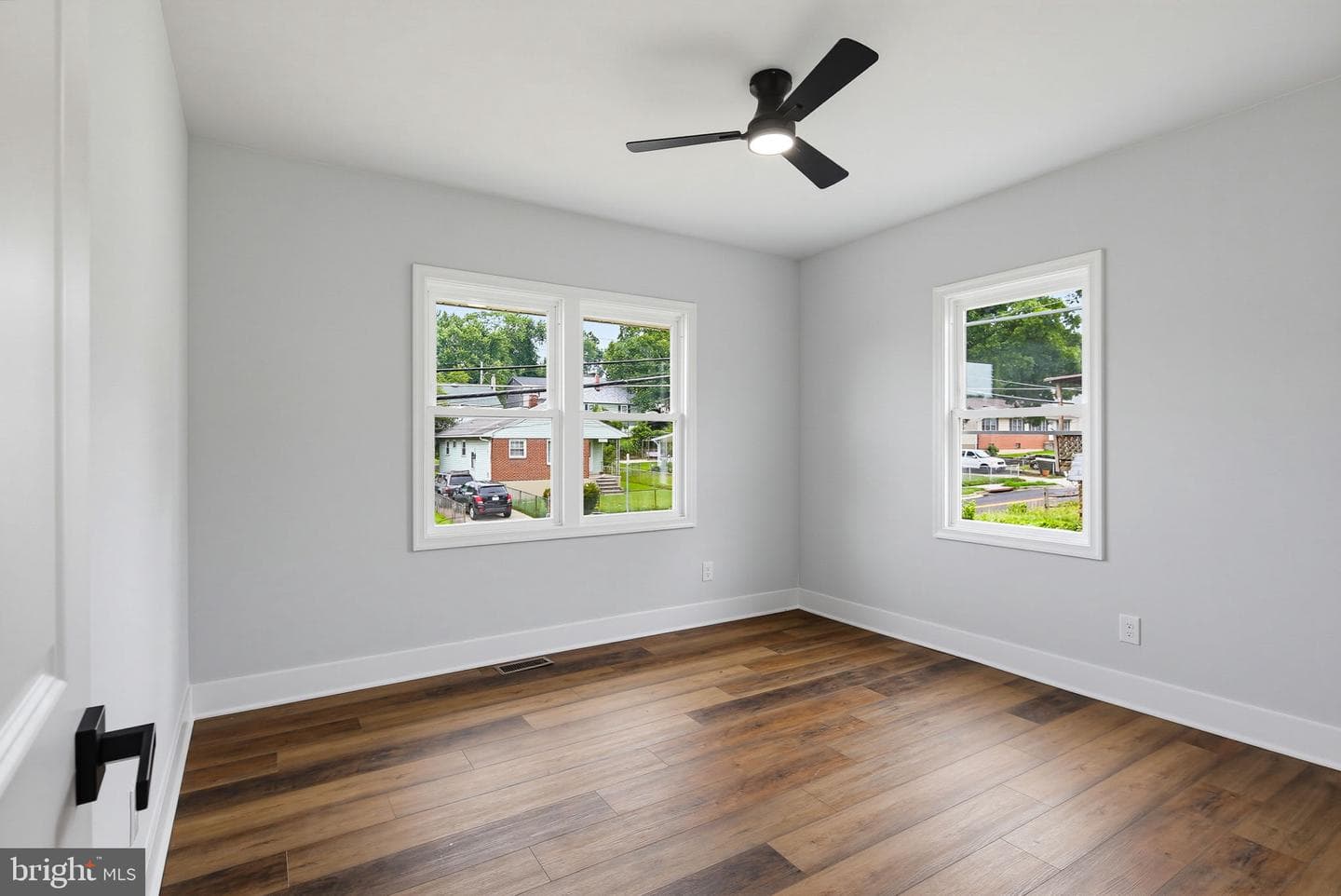 323 3rd Avenue photo 16