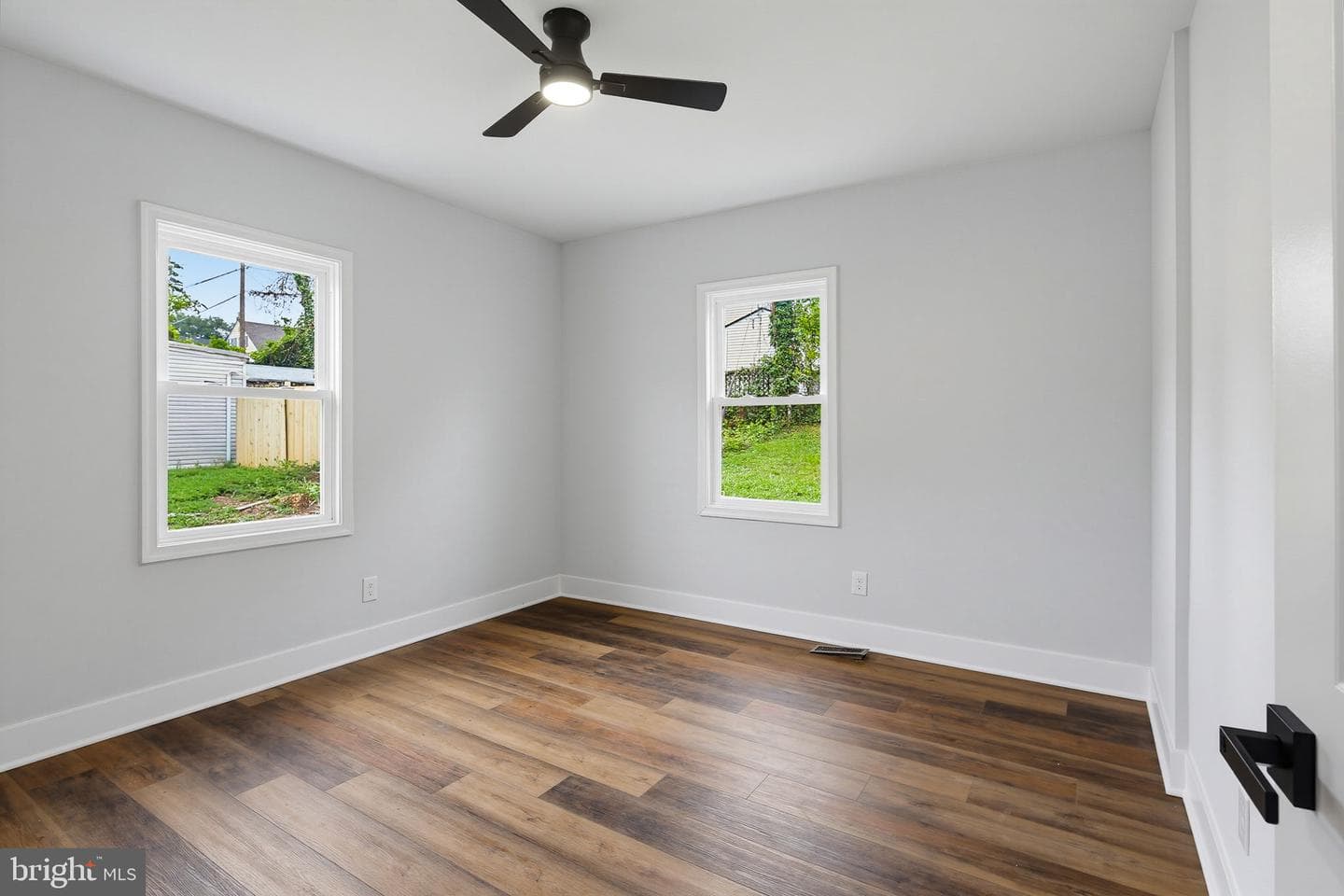 323 3rd Avenue photo 18